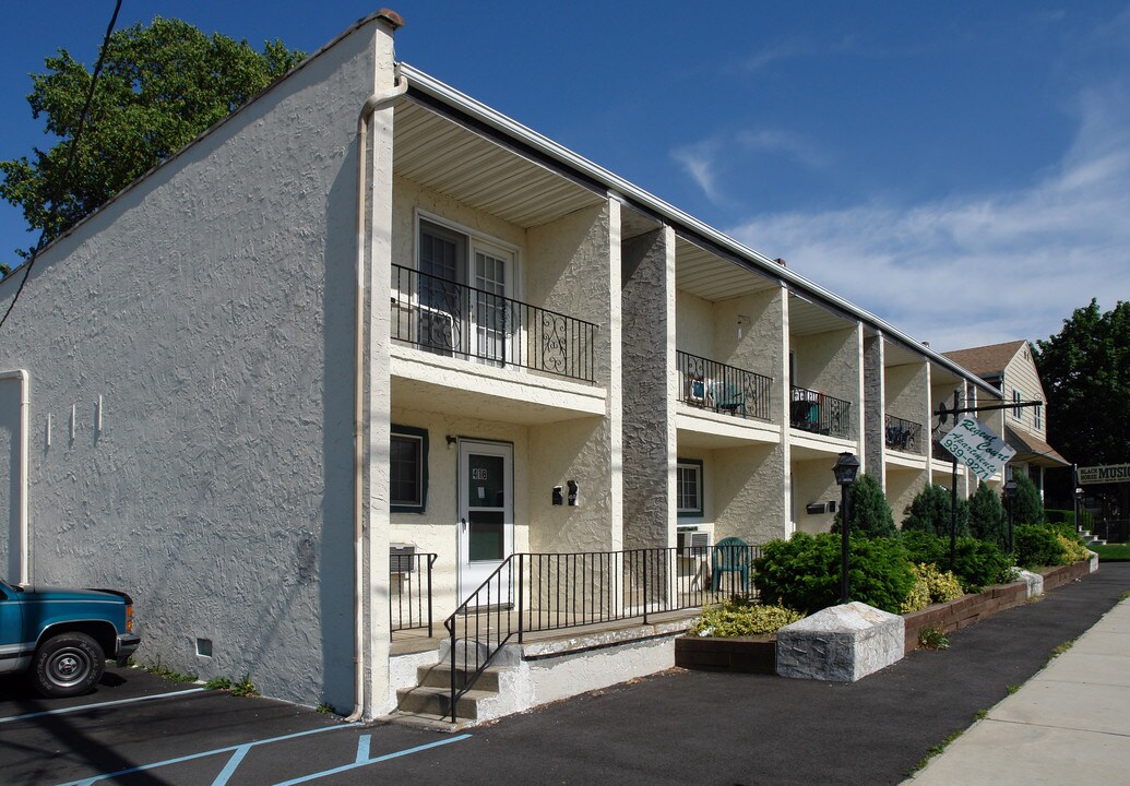Regent Court Apartments in Runnemede, NJ - Building Photo