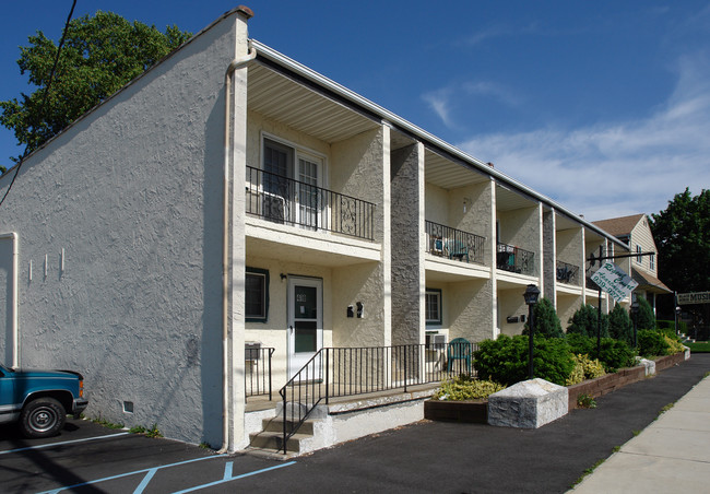 Regent Court Apartments in Runnemede, NJ - Foto de edificio - Building Photo