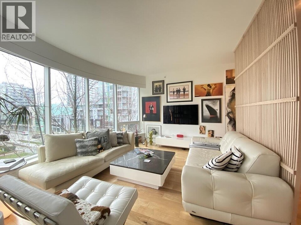 1661 Ontario St in Vancouver, BC - Building Photo