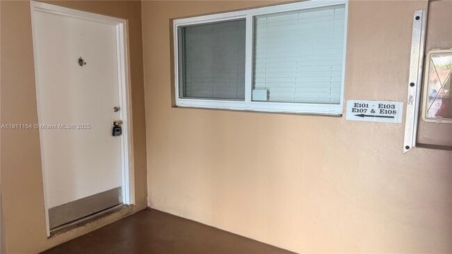 7430 Miami Lakes Dr in Miami Lakes, FL - Foto de edificio - Building Photo