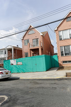 45-48 164th St in Flushing, NY - Foto de edificio - Building Photo