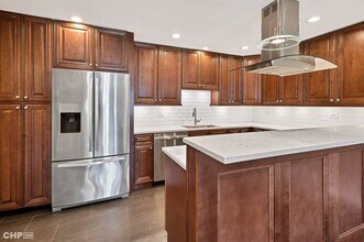 201 Thames Pkwy in Park Ridge, IL - Building Photo - Building Photo