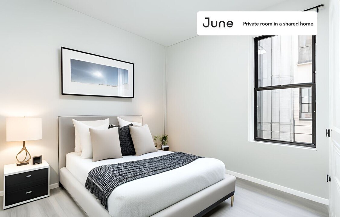 Room in Shared 4 bed/1 bath home in New York, NY - Building Photo
