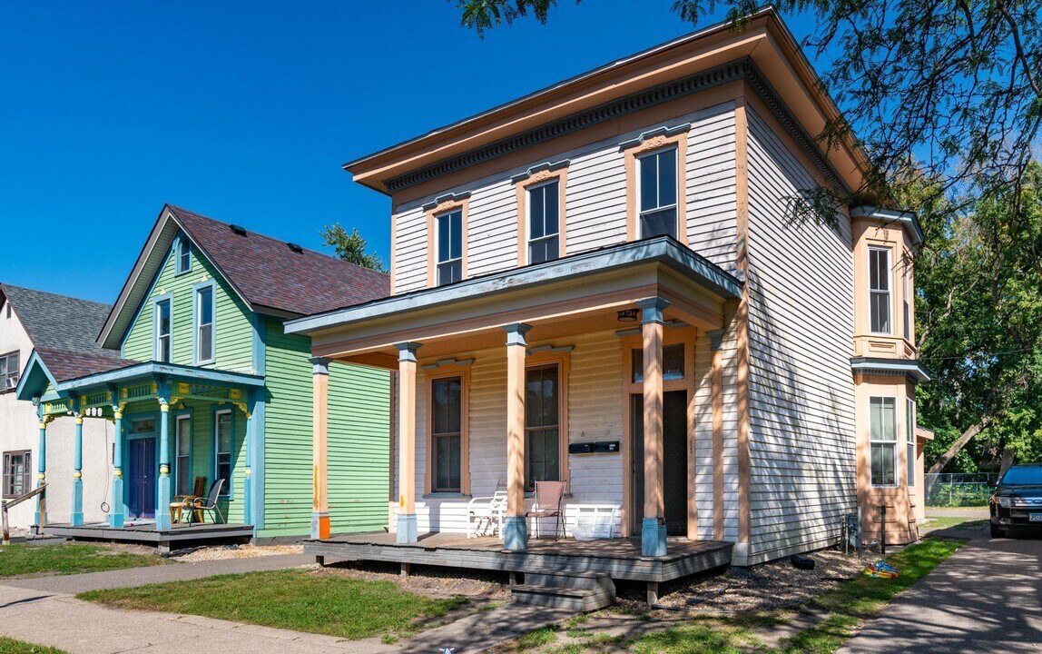 360 Maria Ave, Unit A in St. Paul, MN - Foto de edificio