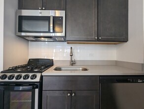 3335 W Diversey Ave in Chicago, IL - Building Photo - Building Photo
