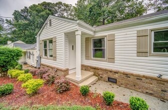 1384 Westmont Rd SW in Atlanta, GA - Foto de edificio - Building Photo