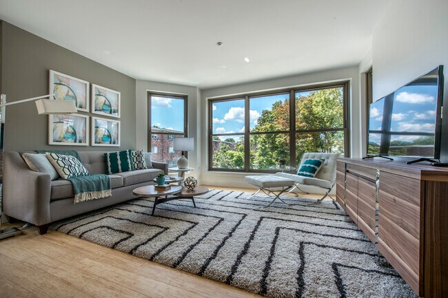 74 Ashford St, Unit 505 in Boston, MA - Foto de edificio - Building Photo