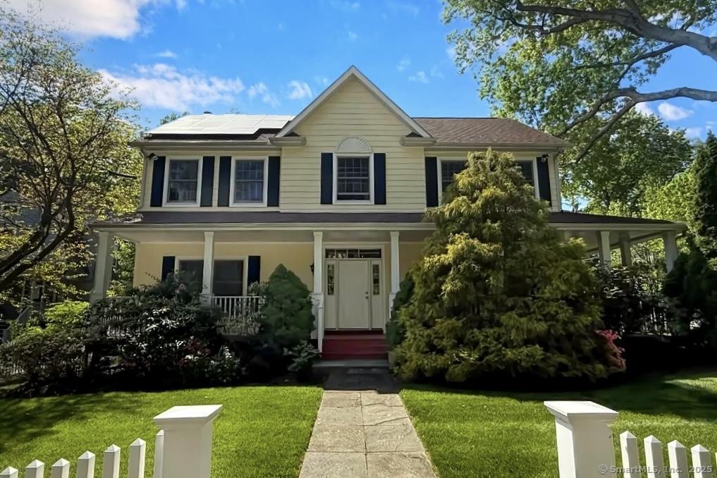 54 Sinawoy Rd in Greenwich, CT - Building Photo