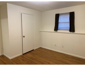 273 Charles St-Unit -2 in Waltham, MA - Foto de edificio - Building Photo