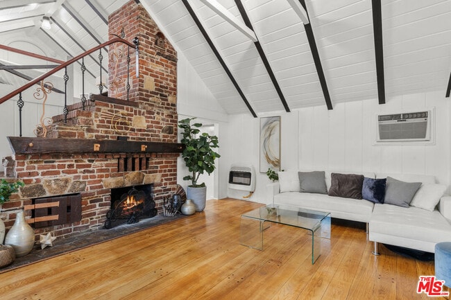 11525 Moorpark St in Los Angeles, CA - Building Photo - Building Photo