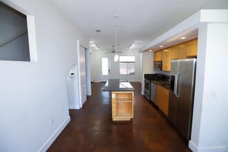 613 N Alcaniz St in Pensacola, FL - Building Photo - Building Photo