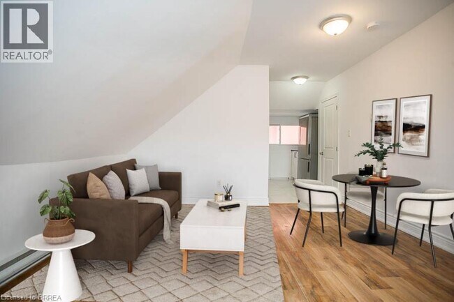 3 Balmoral Ave S in Hamilton, ON - Building Photo - Building Photo