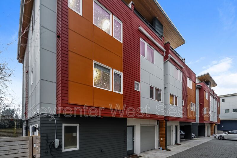 12514 15th Ave NE in Seattle, WA - Building Photo