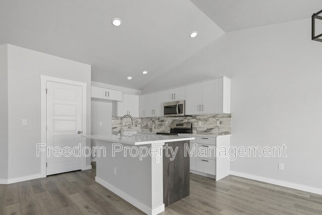2934 S Alcamo Wy in Meridian, ID - Building Photo - Building Photo