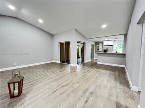1597 Springside Dr in Weston, FL - Building Photo - Building Photo