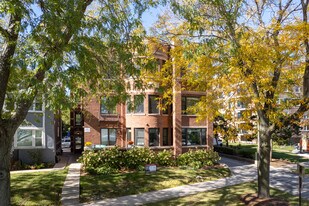 530-534 Sheridan Sq in Evanston, IL - Building Photo