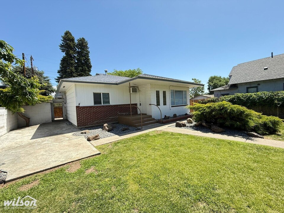 609 Queen Ave in Yakima, WA - Building Photo