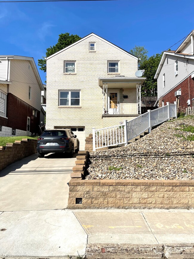 1041 Berkshire Ave in Pittsburgh, PA - Building Photo - Building Photo