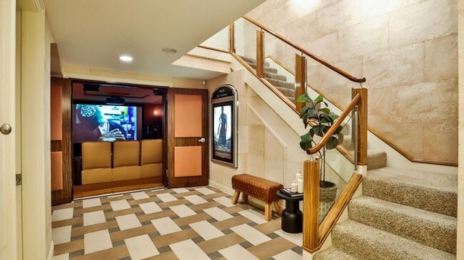 203 Frankfort Ave in Huntington Beach, CA - Building Photo - Building Photo