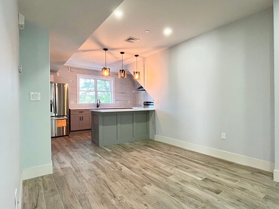 116 Evans St in Boston, MA - Building Photo
