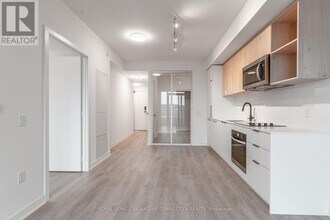 1185 Dupont St in Toronto, ON - Building Photo - Building Photo