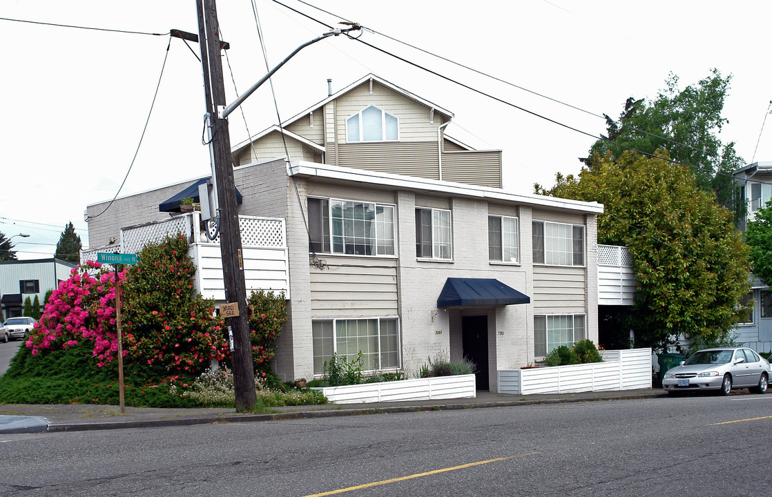 7301-7303 Winona Ave in Seattle, WA - Foto de edificio