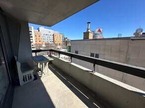 566 Commonwealth Ave in Boston, MA - Building Photo - Building Photo