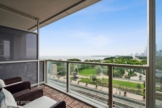 340 E Randolph St in Chicago, IL - Foto de edificio - Building Photo