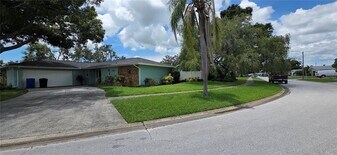 3184 62nd Way N in St. Petersburg, FL - Building Photo
