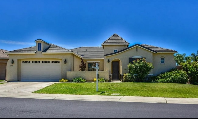 6010 Corrin Way in Elk Grove, CA - Foto de edificio - Building Photo