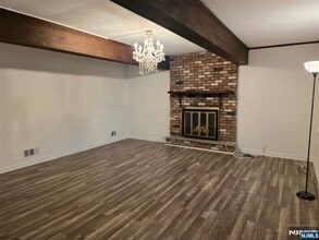 27 West End Ave in Bogota, NJ - Foto de edificio - Building Photo