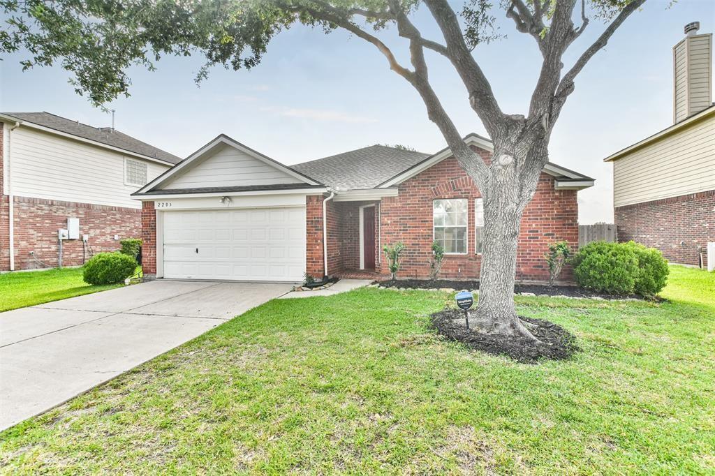 2205 Day Dr in Pearland, TX - Building Photo
