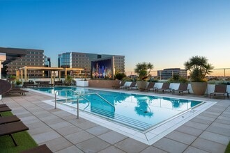 Aurum in Irvine, CA - Foto de edificio - Building Photo