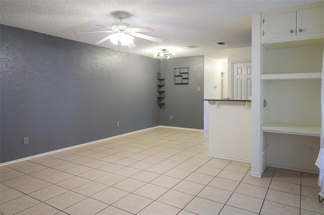8705 Clearbrook Trail, Unit B in Austin, TX - Building Photo - Building Photo
