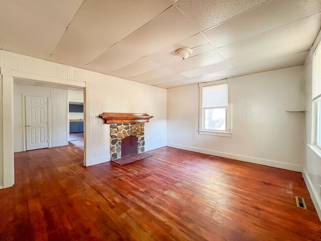 142 Windsor Ave in Colonial Heights, VA - Building Photo - Building Photo