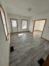 10052 Railroad St, Unit Apartment #1 in Lake City, PA - Foto de edificio - Building Photo