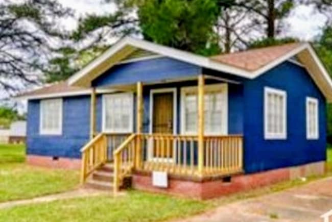 property at 1311 Fernwood Dr
