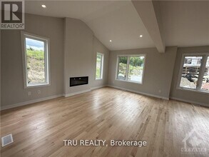 720 Eminence St in Ottawa, ON - Building Photo - Building Photo