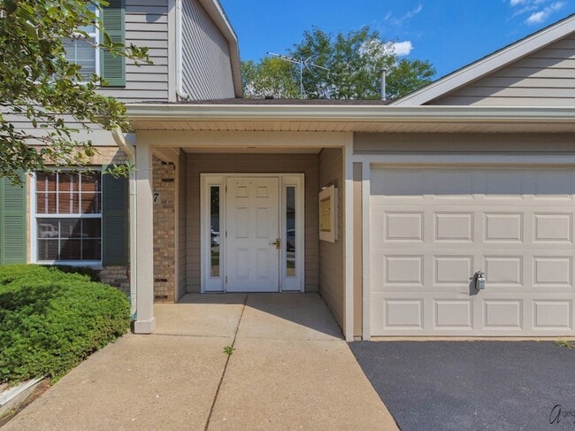 property at 1187 N Red Oak Cir