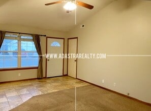 370 N Evergreen St in Gardner, KS - Building Photo - Building Photo