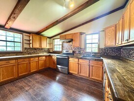 5750 White Dr in Batesville, AR - Building Photo