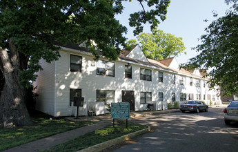 Royal Oaks Apartments in Norfolk, VA - Building Photo - Building Photo