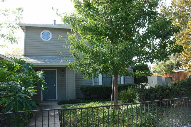 1504 Willard Garden Ct in San Jose, CA - Foto de edificio - Building Photo