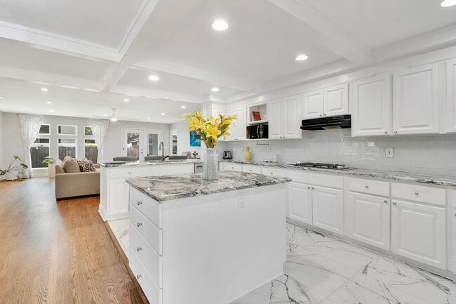 3005 W San Miguel St in Tampa, FL - Building Photo - Building Photo