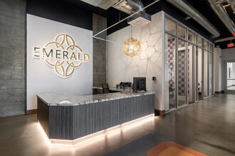 Emerald in Los Angeles, CA - Foto de edificio - Building Photo