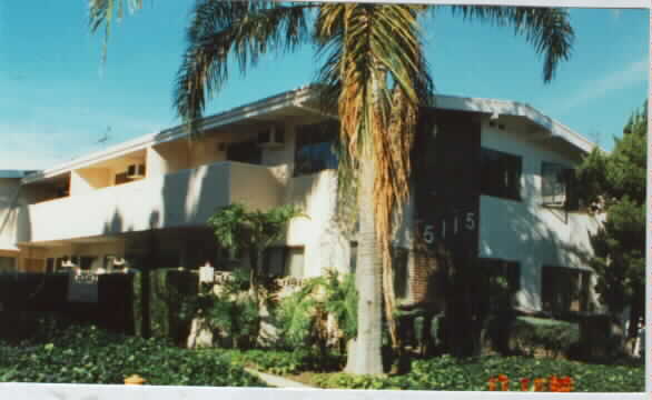 5115 Denny Ave in North Hollywood, CA - Foto de edificio - Building Photo