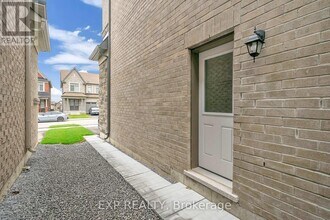 24 Sikura Cir in Aurora, ON - Building Photo - Building Photo