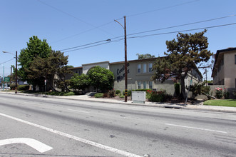 Covina Manor Apartments in West Covina, CA - Building Photo - Primary Photo