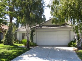 43205 Corte Almonte in Temecula, CA - Building Photo