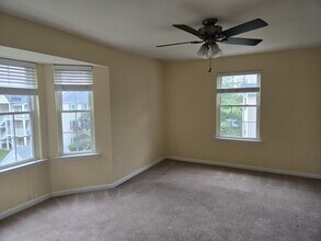 44 Dartmouth Way in North Brunswick, NJ - Building Photo - Building Photo